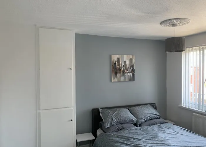 Cheerful 3 Bedroom Townhouse ليدز