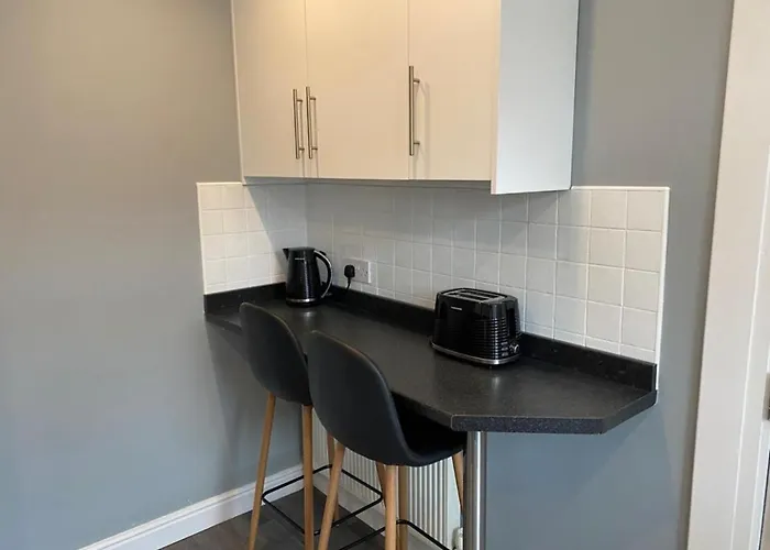 Cheerful 3 Bedroom Townhouse Leeds (West Yorkshire)