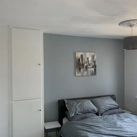 Cheerful 3 Bedroom Townhouse 리즈