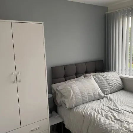 Cheerful 3 Bedroom Townhouse 펜션 *